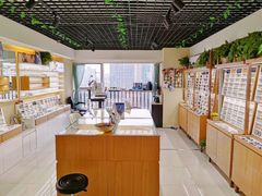 -视野联行眼镜·蔡司授权店(长白万象汇店)