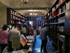 -钟书阁(松江泰晤士小镇店)