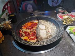 麻辣拼菌菇鸳鸯锅-锅说大脸毛肚重庆老火锅(佐阾店)