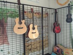 -八度音乐吉他教室(汉广店)
