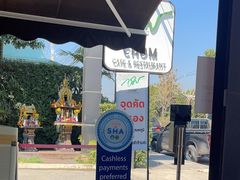 -Chom Cafe and Restaurant