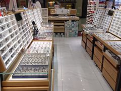 -美式眼镜·授权蔡司.依视路.尼康.豪雅.明月(人民广场店)