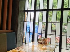 靠窗位-炖物24章·顺时轻养茶(杭州大厦店)