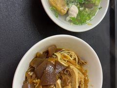 -松树干拌面店