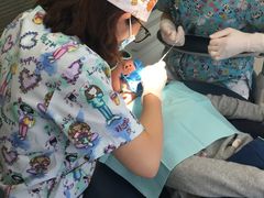 -瑞尔齿科(南京东路名人诊所)