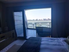 -上海滴水湖皇冠假日酒店