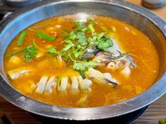 老凯俚酸汤鱼-野山舂·贵州现舂酸汤火锅(鸿通城店)