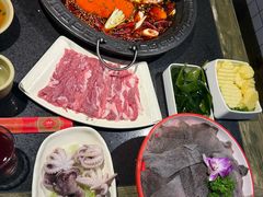 -宽板凳老灶火锅(台湾街店)