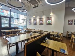 大堂-陇上全荟兰州传统牛肉面(延吉路店)