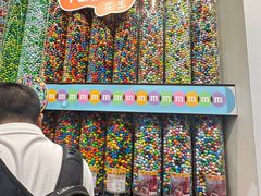 -m豆巧克力世界(上海世茂广场店)