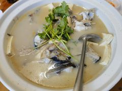 富春鱼头豆腐汤-芦茨金富饭庄·25年老字号·专做稻草鸡