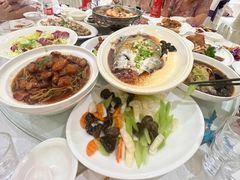 -鞍山大白鲨美食酒店