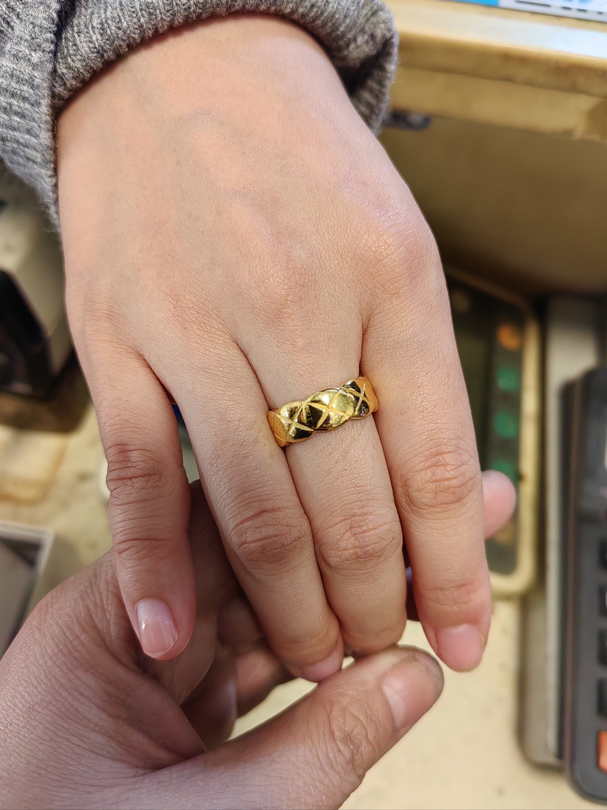 现在流行的菱格戒指