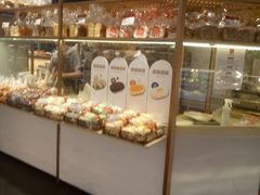 面包甜点陈列柜-山崎面包(静安久光店)