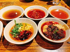 -老牌坊云南鱼豆花火锅(爱建店)