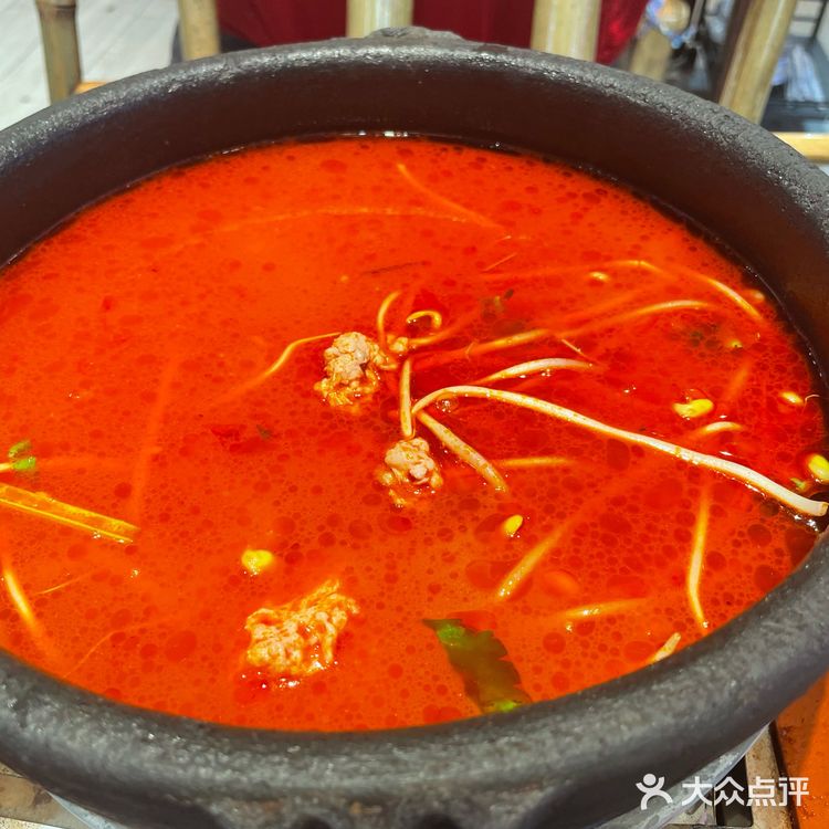 火锅翻腾，好运升腾[礼花]