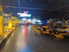 -极限PLAY运动娱乐新世界·团建派对潮玩休闲馆·室内蹦极高空游乐园