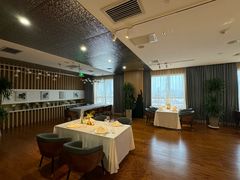 -华凌牛庄西餐厅(乌鲁木齐华凌美爵大饭店)