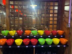 自助调料区-果松木炭酸菜铜火锅·外婆参鸡汤