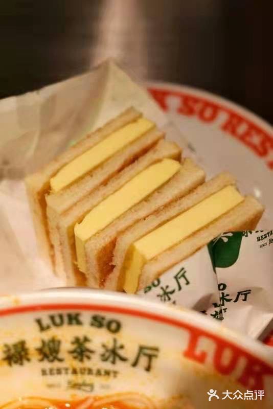 比一般的炼乳好吃多了，爆珠里面是豆沙，也很特别