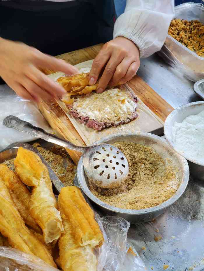 何嫂糯米包油条(循礼门店"大家热推的何嫂糯米包油条,今天来试一下!