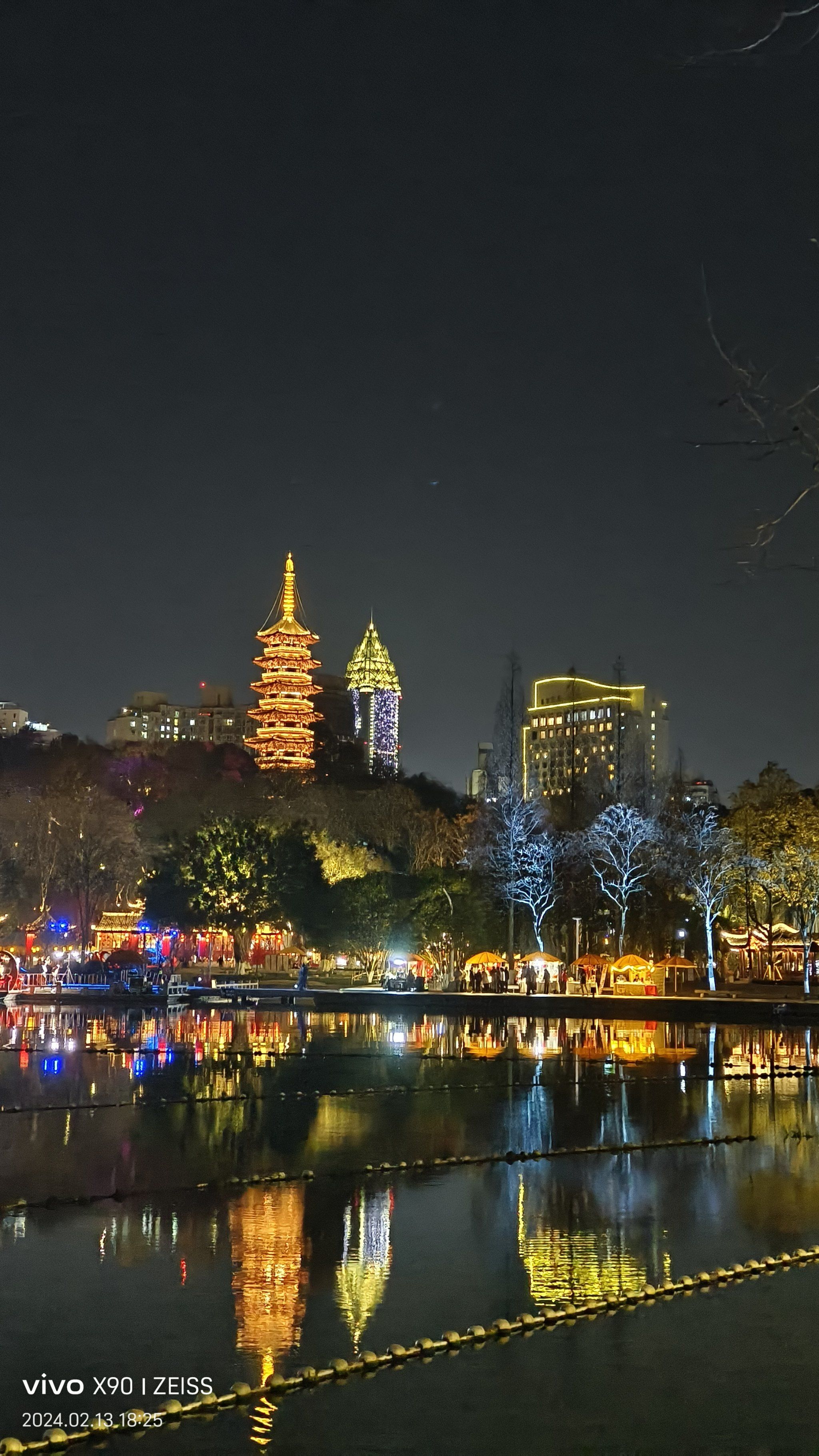 温州九山公园位于市中心,晚上散步好去处,夜景很美