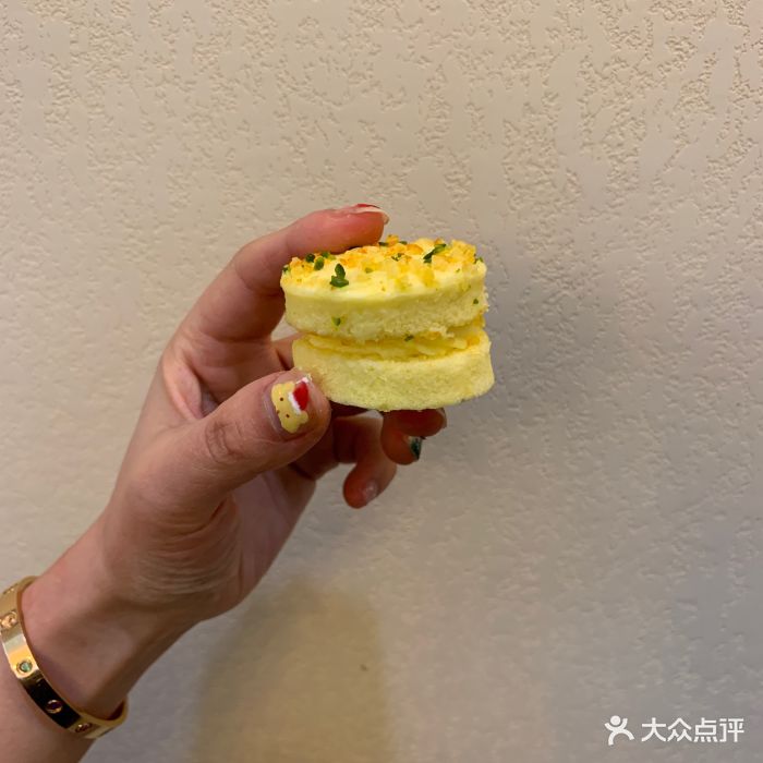 星巴克(金鹰三期店)柠檬开心果蛋糕图片