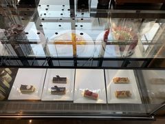 面包甜点陈列柜-西安高新希尔顿酒店·咖啡露台西餐厅
