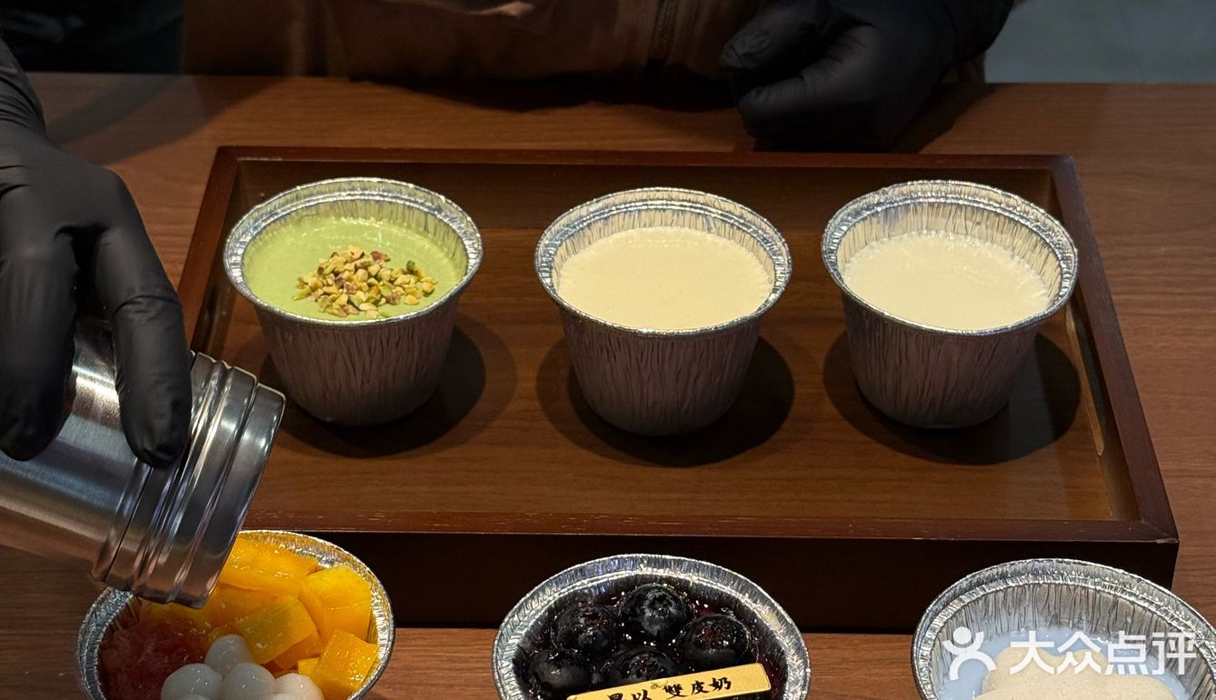 杭州！！吃到了漂亮的双皮奶哟^_^