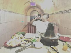 -洞庭洲·防空洞火锅·烧烤·铜锅涮肉(新百广场店)