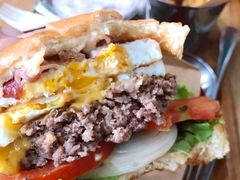 培根半熟蛋牛肉芝士汉堡-BURGER BRO'S