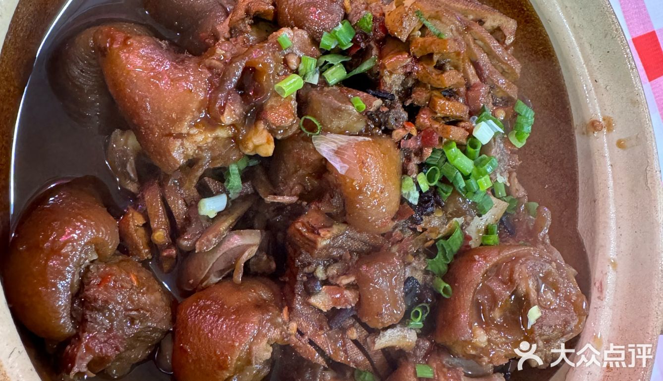 情定香辣煲，辣而不腻！