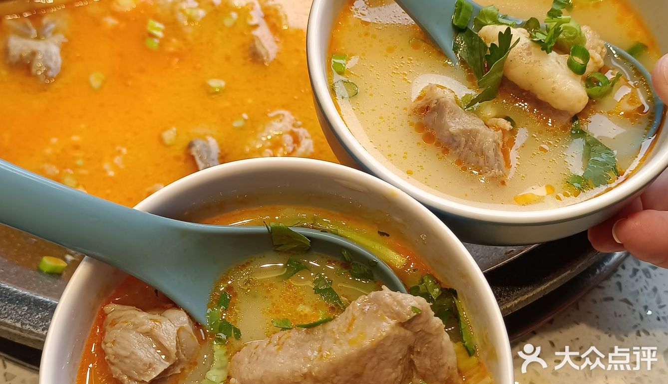 铁锅炖羊肉加个烤羊腿，简直了！！