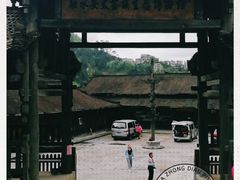 -石上人家