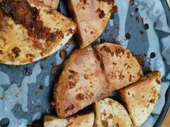 料理烤特色火烧-老东镇啤酒屋海鲜加工·蒸汽海鲜·海鲜烧烤(台东店)