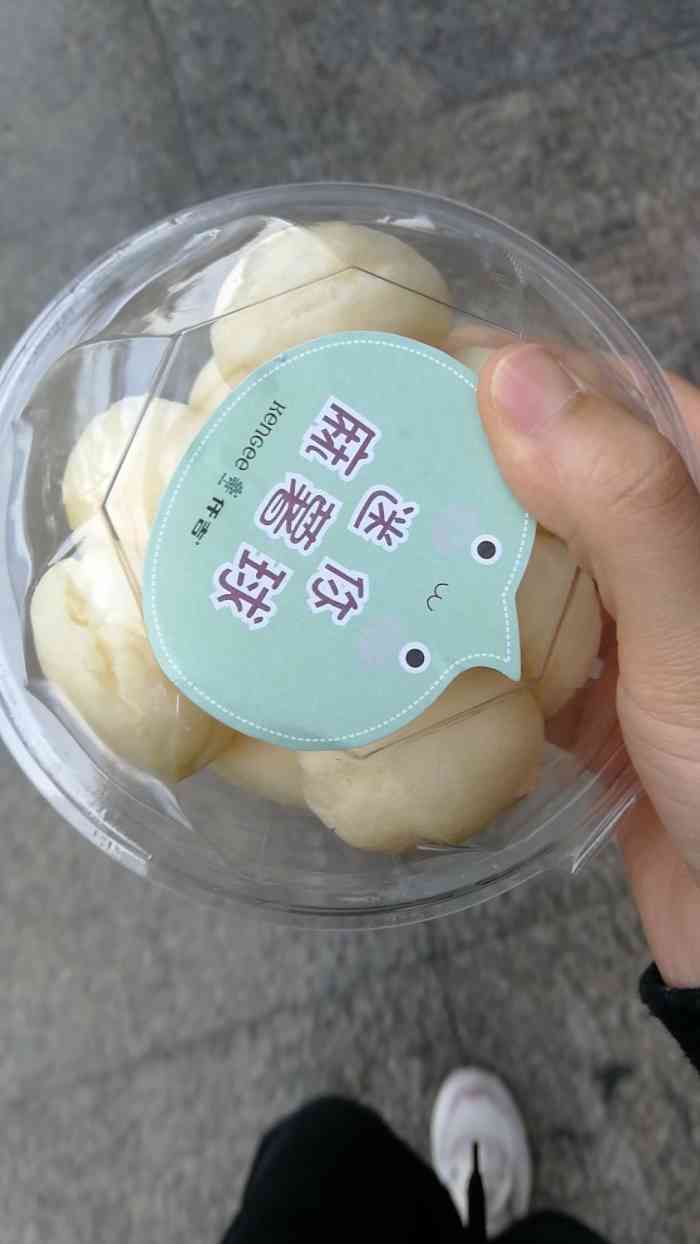 打分    /人 超级喜欢麻薯球,表皮糯糯的,夹心软软甜甜的!太好吃了趴