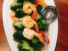 -Chom Cafe and Restaurant