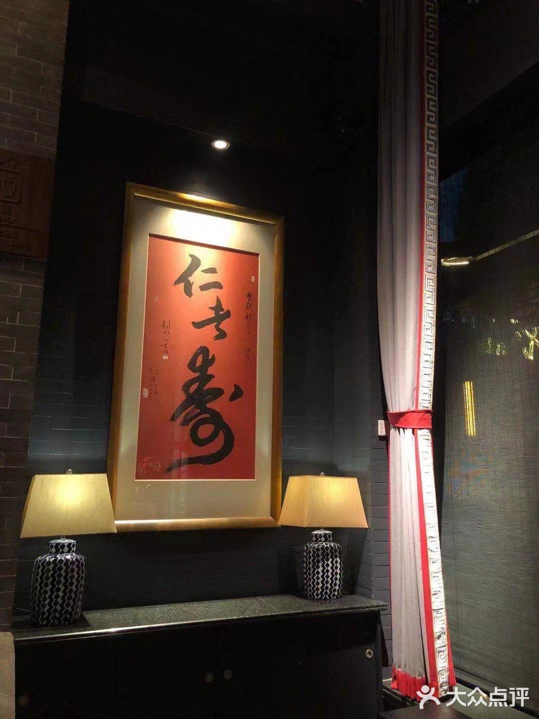 皮很爽滑弹牙，很嫩，鸡肉咸咸的很好下饭，分量很多