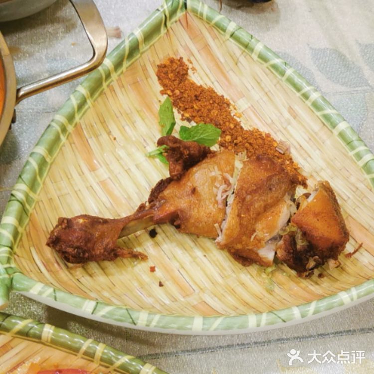 两到三人餐68元，店面其实不太大，但是感觉生意不错