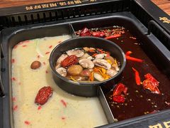 -老牌坊云南鱼豆花火锅(爱建店)
