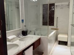 -深圳富苑皇冠假日套房酒店