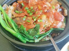 腊味三宝煲仔饭-港澳烧卤馆
