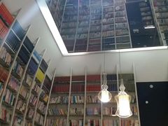 -钟书阁(松江泰晤士小镇店)