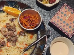 柠檬茶与餐前小食-丝路金桃·新疆菜(徐汇店)