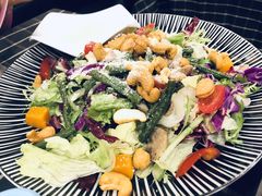 硬货蔬菜坚果沙拉-四季天方包子