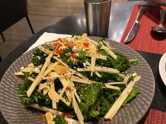 羽衣甘蓝沙拉-WOLFGANG PUCK KITCHEN & BAR(迪士尼小镇店)