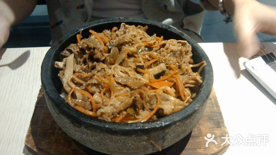肥牛石锅拌饭