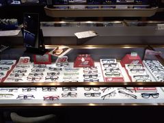 -宏宇眼镜蔡司依视路折扣店(兆佳眼镜城店)