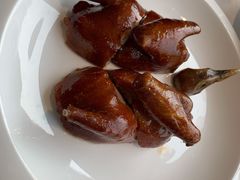 玻璃皮润烧乳鸽-北京厨房(西安SKP店)