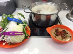 -亿富盛餐饮旋转小火锅(乐客城店)